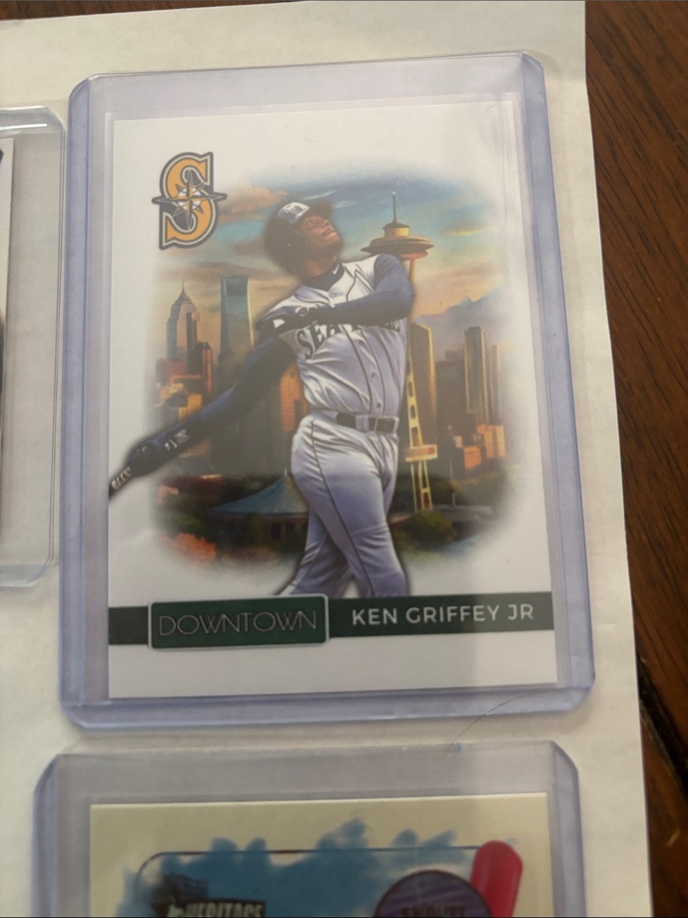 Baseball Card Collection - Assorted Players with Colorful Insert - Picture 4 of 6